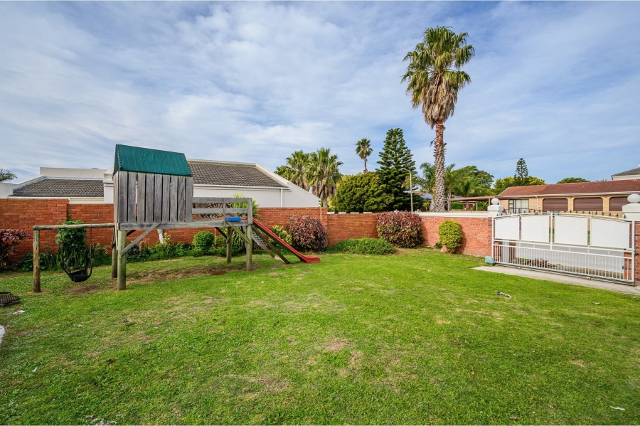 5 Bedroom Property for Sale in Summerstrand Eastern Cape
